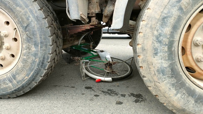 Xe ben cán qua vai một phụ nữ ở TP Vũng Tàu- Ảnh 1. Xe ben cán qua vai một phụ nữ ở TP Vũng Tàu- Ảnh 1.