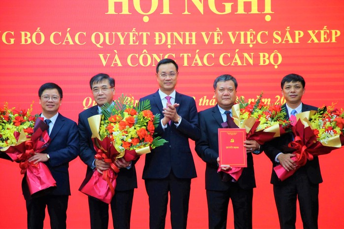 Quảng Bình: Kiện toàn bộ máy, điều động bổ nhiệm nhiều nhân sự chủ chốt- Ảnh 2. Quảng Bình: Kiện toàn bộ máy, điều động bổ nhiệm nhiều nhân sự chủ chốt- Ảnh 2.