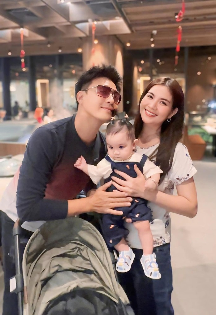 Loạt sao Việt tưng bừng mừng lễ tình nhân- Ảnh 9. Loạt sao Việt tưng bừng mừng lễ tình nhân- Ảnh 9.