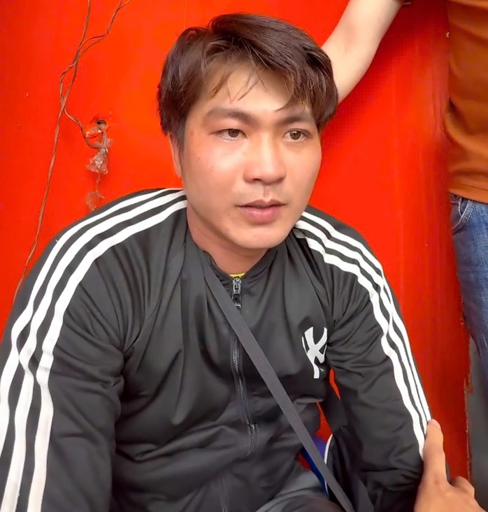 Nghi phạm cướp tiệm vàng táo tợn khai gì sau 24 giờ trốn chạy?- Ảnh 1. Nghi phạm cướp tiệm vàng táo tợn khai gì sau 24 giờ trốn chạy?- Ảnh 1.
