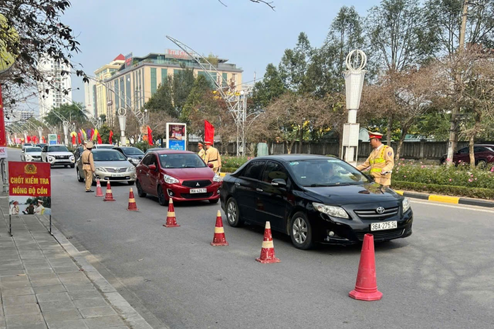 Hơn 1 tháng triển khai Nghị định 168, xử phạt gần 9 tỉ đồng vi phạm nồng độ cồn- Ảnh 1. Hơn 1 tháng triển khai Nghị định 168, xử phạt gần 9 tỉ đồng vi phạm nồng độ cồn- Ảnh 1.