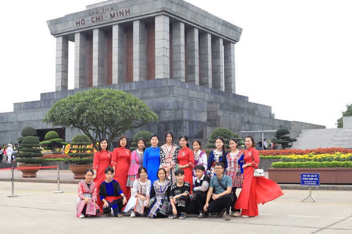 Chàng trai H'Mông với "Rừng và Em"- Ảnh 2. Chàng trai H'Mông với "Rừng và Em"- Ảnh 2.