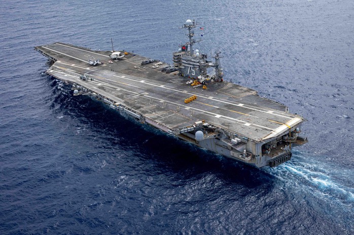 Tàu sân bay hạt nhân Mỹ va chạm tàu hàng- Ảnh 2. Tàu sân bay hạt nhân Mỹ va chạm tàu hàng- Ảnh 2.