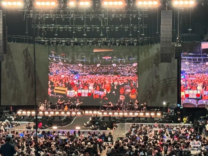 Giọng ca "phi giới tính" bật khóc vì hủy show do bệnh- Ảnh 1. Giọng ca "phi giới tính" bật khóc vì hủy show do bệnh- Ảnh 1.