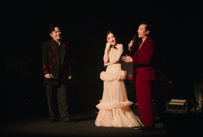 Hương Tràm "bật mí" về mẫu đàn ông khi song ca với Tùng Dương- Ảnh 3. Hương Tràm "bật mí" về mẫu đàn ông khi song ca với Tùng Dương- Ảnh 3.