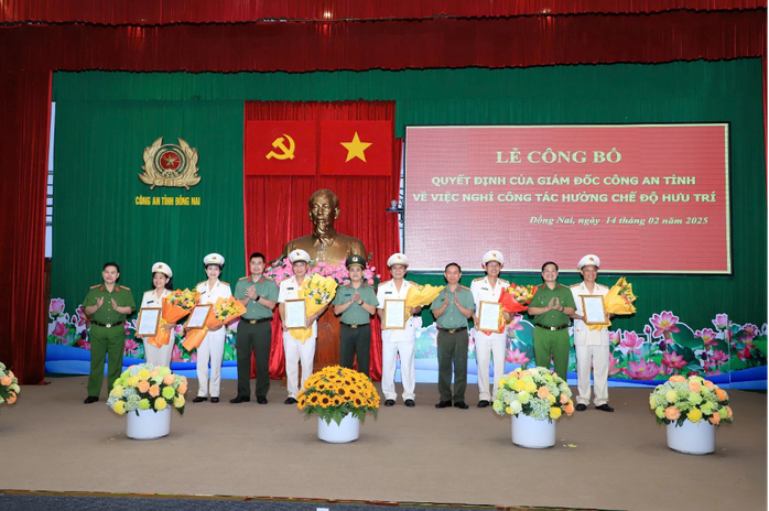 13 lãnh đạo cấp phòng, cấp huyện Công an tỉnh Đồng Nai nghỉ hưu trước tuổi- Ảnh 2. 13 lãnh đạo cấp phòng, cấp huyện Công an tỉnh Đồng Nai nghỉ hưu trước tuổi- Ảnh 2.