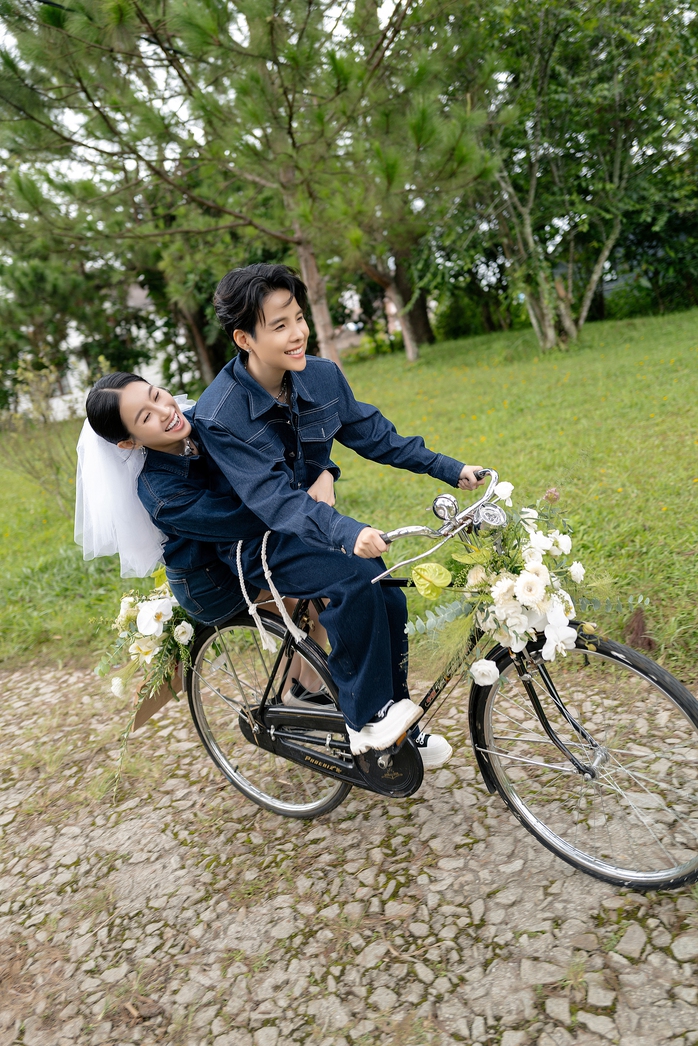 Bộ ảnh lần đầu công bố của Vũ Cát Tường và bạn đời
- Ảnh 2. Bộ ảnh lần đầu công bố của Vũ Cát Tường và bạn đời
- Ảnh 2.