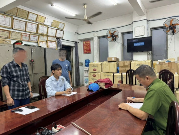 Liên tiếp bị cướp, khuyến cáo của công an mà chủ tiệm vàng cần biết- Ảnh 3. Liên tiếp bị cướp, khuyến cáo của công an mà chủ tiệm vàng cần biết- Ảnh 3.