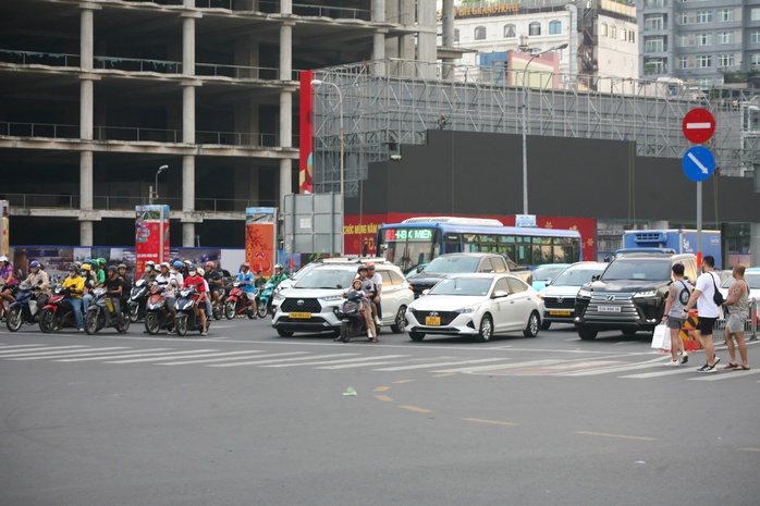 Thời tiết TP HCM hôm nay, 17-2: Nhiệt độ cao nhất 33 độ C, cảnh báo bụi mịn- Ảnh 1. Thời tiết TP HCM hôm nay, 17-2: Nhiệt độ cao nhất 33 độ C, cảnh báo bụi mịn- Ảnh 1.