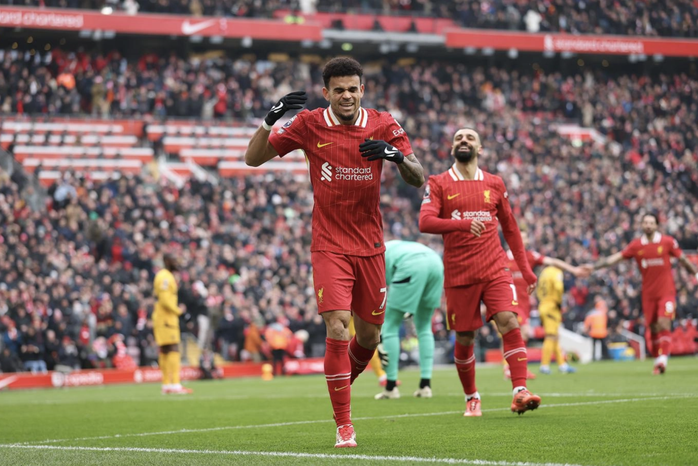 Liverpool chật vật hạ Wolverhampton, ngạo nghễ ngôi đầu Ngoại hạng- Ảnh 2.