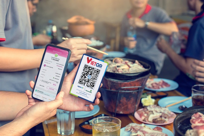 Nhiều người bị lừa mất tiền trong tài khoản, Ngân hàng Nhà nước hạn chế cách nào?- Ảnh 1. Nhiều người bị lừa mất tiền trong tài khoản, Ngân hàng Nhà nước hạn chế cách nào?- Ảnh 1.