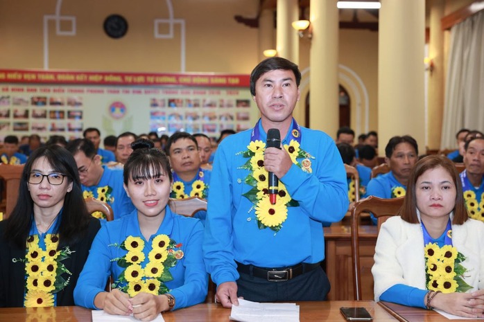 Phấn đấu để xứng đáng là đảng viên Đảng Cộng sản Việt Nam- Ảnh 6. Phấn đấu để xứng đáng là đảng viên Đảng Cộng sản Việt Nam- Ảnh 6.