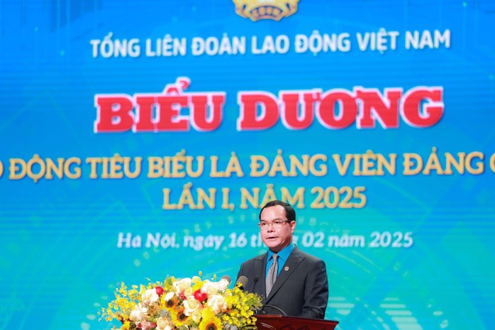 Biểu dương 95 công nhân lao động tiêu biểu là đảng viên Đảng Cộng sản Việt Nam- Ảnh 2. Biểu dương 95 công nhân lao động tiêu biểu là đảng viên Đảng Cộng sản Việt Nam- Ảnh 2.