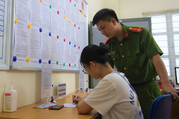 Công an xã sẽ tiếp nhận hồ sơ đổi, cấp lại giấy phép lái xe- Ảnh 1. Công an xã sẽ tiếp nhận hồ sơ đổi, cấp lại giấy phép lái xe- Ảnh 1.