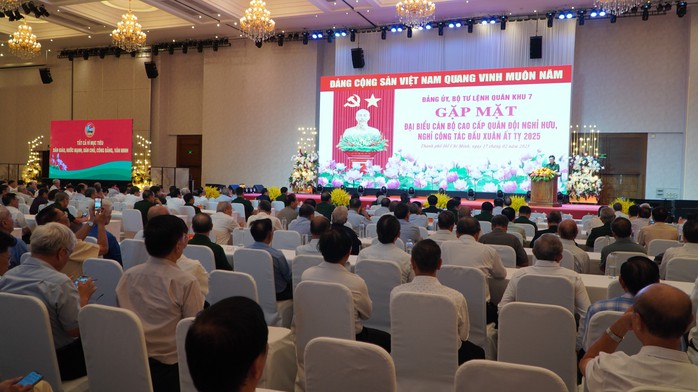 Quân khu 7 gặp mặt hơn 1.000 cán bộ cao cấp Quân đội nghỉ hưu, nghỉ công tác- Ảnh 3. Quân khu 7 gặp mặt hơn 1.000 cán bộ cao cấp Quân đội nghỉ hưu, nghỉ công tác- Ảnh 3.