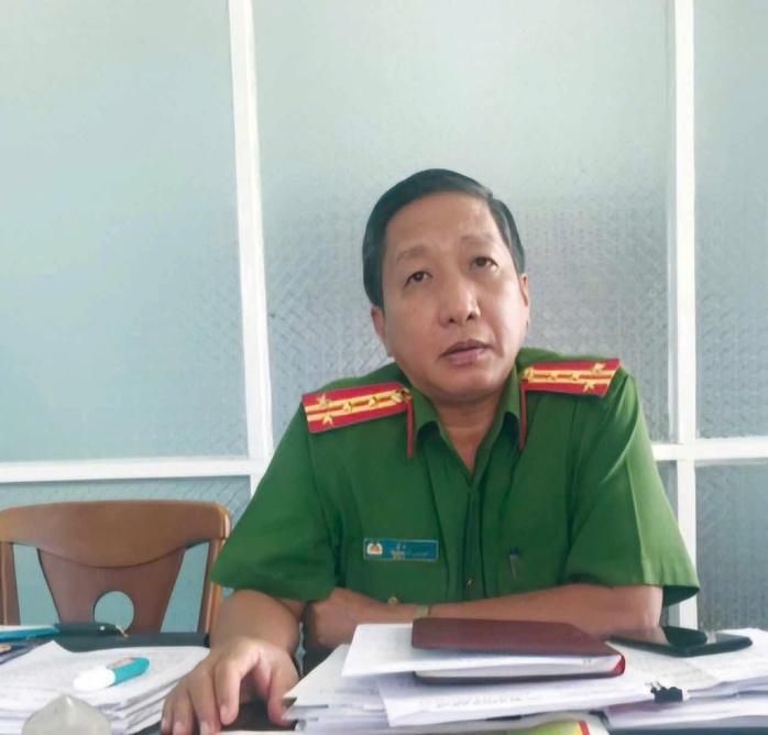 Bị can Lê Văn Mót lúc điều chuyển từ Trưởng Công an TP Phú Quốc về Phòng Cảnh sát Phòng cháy chữa cháy Công an tỉnh Kiên Giang Bị can Lê Văn Mót lúc điều chuyển từ Trưởng Công an TP Phú Quốc về Phòng Cảnh sát Phòng cháy chữa cháy Công an tỉnh Kiên Giang
