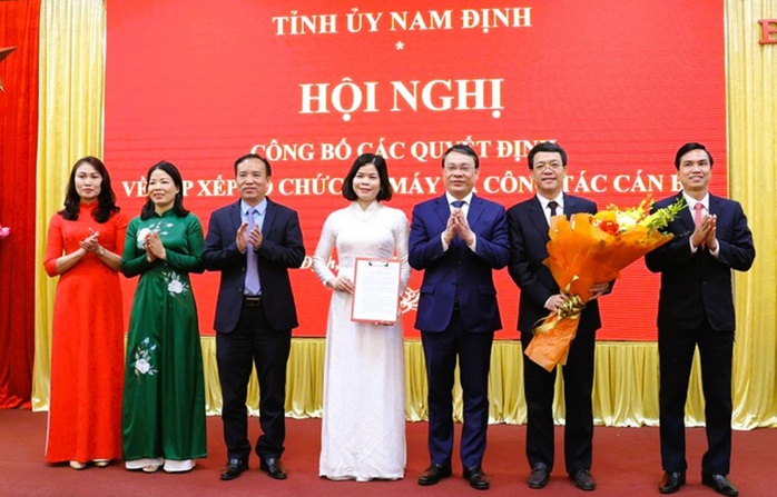 Nam Định công bố các quyết định về sắp xếp tổ chức bộ máy và công tác cán bộ- Ảnh 2. Nam Định công bố các quyết định về sắp xếp tổ chức bộ máy và công tác cán bộ- Ảnh 2.