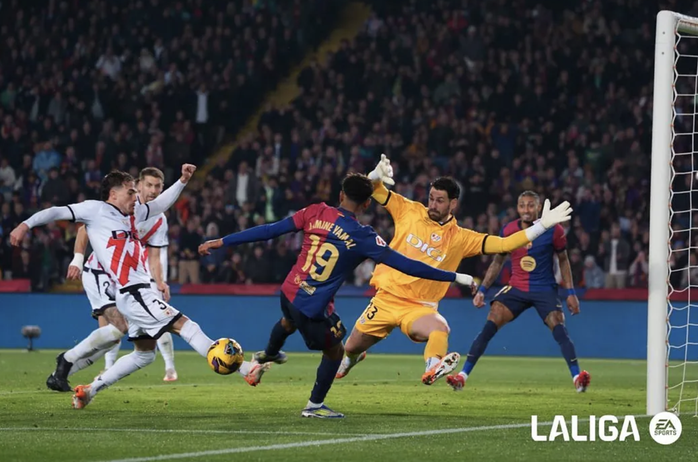 Thắng chật vật Vallecano, Barcelona trở lại ngôi đầu La Liga- Ảnh 4. Thắng chật vật Vallecano, Barcelona trở lại ngôi đầu La Liga- Ảnh 4.