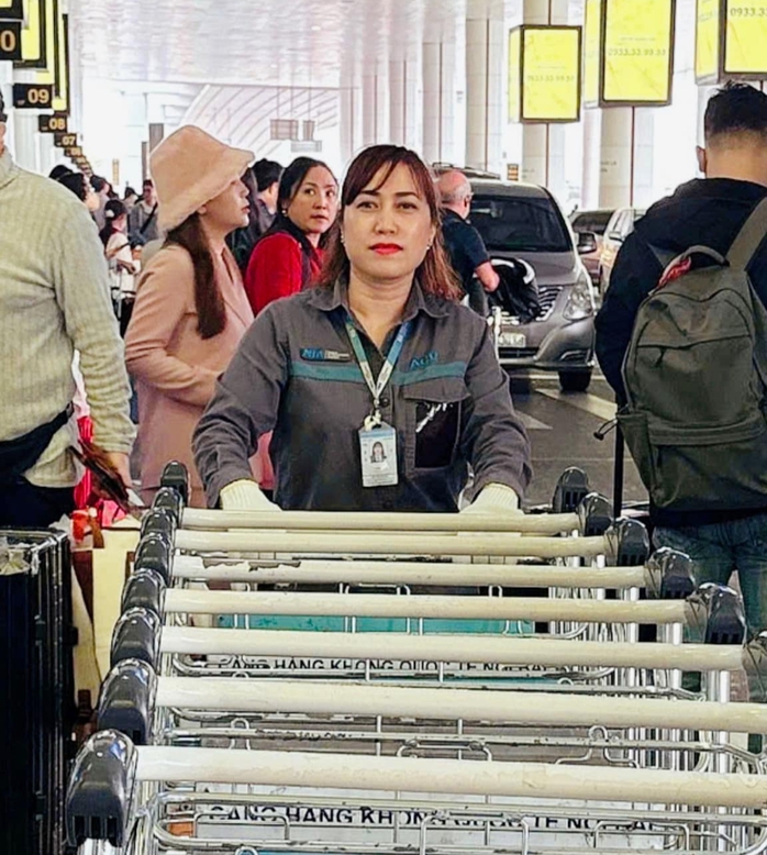 Người phụ nữ bỏ quên chiếc túi quan trọng với nhiều ngoại tệ và trang sức tại xe đẩy sân bay- Ảnh 5. Người phụ nữ bỏ quên chiếc túi quan trọng với nhiều ngoại tệ và trang sức tại xe đẩy sân bay- Ảnh 5.