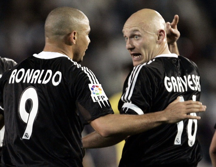 Ronaldo "béo" tiết lộ đồng đội tệ nhất từng sát cánh- Ảnh 1. Ronaldo "béo" tiết lộ đồng đội tệ nhất từng sát cánh- Ảnh 1.