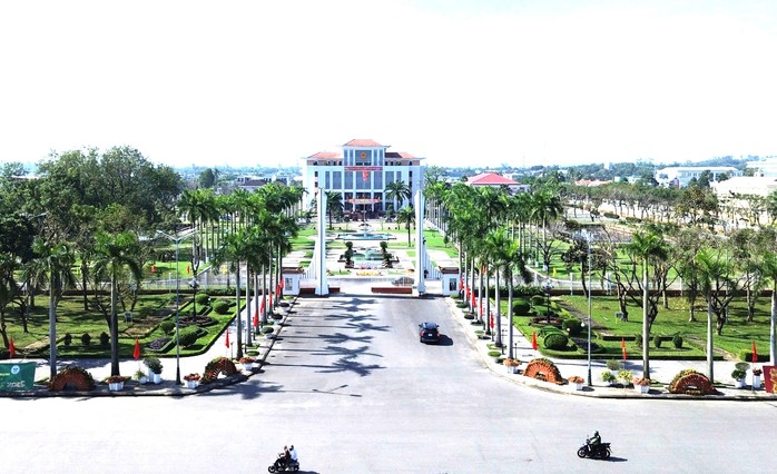 Sau sắp xếp, UBND tỉnh Quảng Nam còn 13 cơ quan chuyên môn, tên gọi ra sao?- Ảnh 1. Sau sắp xếp, UBND tỉnh Quảng Nam còn 13 cơ quan chuyên môn, tên gọi ra sao?- Ảnh 1.