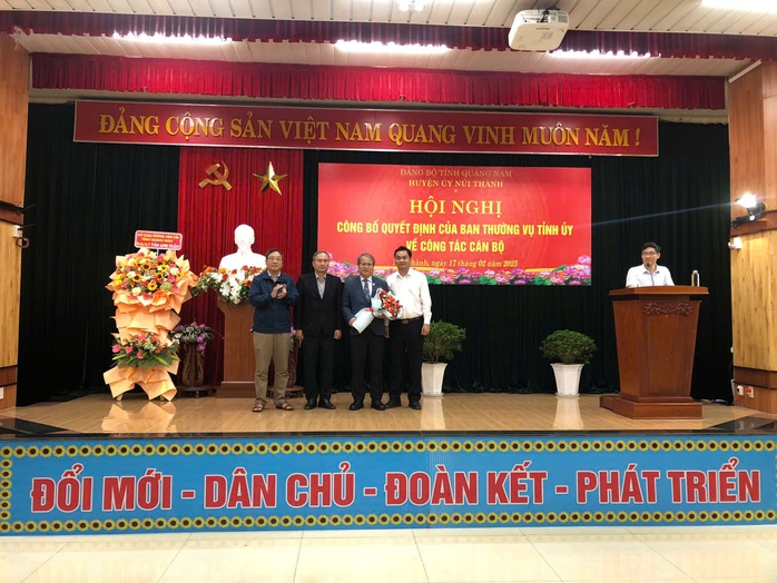 Ông Văn Anh Tuấn làm Bí thư Huyện ủy Núi Thành, tỉnh Quảng Nam- Ảnh 1. Ông Văn Anh Tuấn làm Bí thư Huyện ủy Núi Thành, tỉnh Quảng Nam- Ảnh 1.