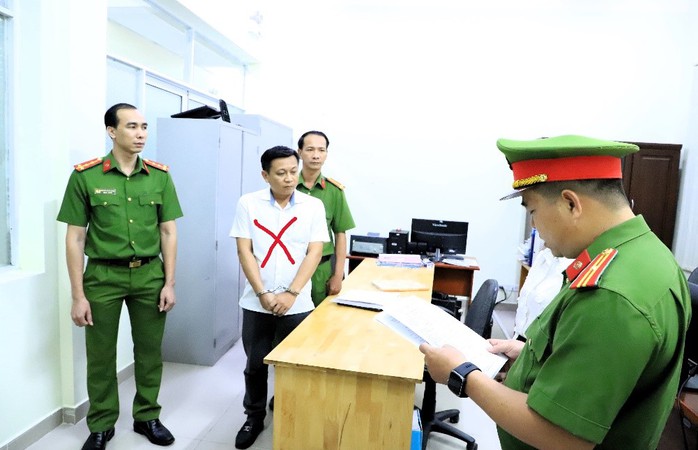Bắt tạm giam 1 cán bộ “bảo kê” xây dựng trái phép- Ảnh 1. Bắt tạm giam 1 cán bộ “bảo kê” xây dựng trái phép- Ảnh 1.