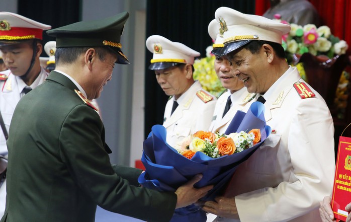 22 cán bộ lãnh đạo Công an Quảng Nam nghỉ trước tuổi, tạo cơ hội cho lớp trẻ- Ảnh 2. 22 cán bộ lãnh đạo Công an Quảng Nam nghỉ trước tuổi, tạo cơ hội cho lớp trẻ- Ảnh 2.