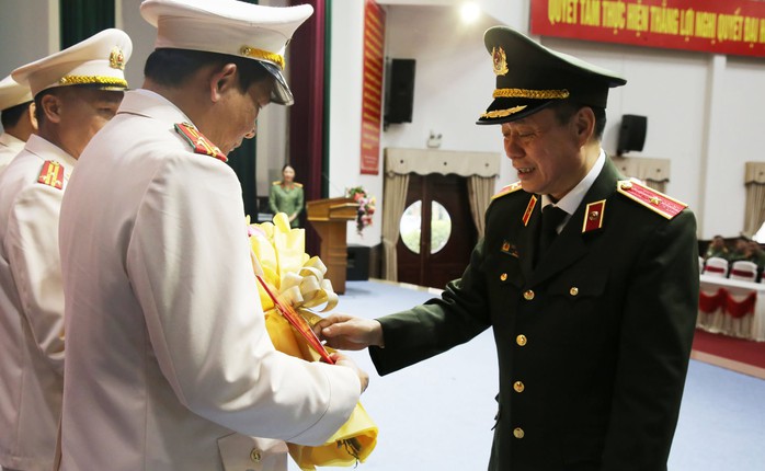 22 cán bộ lãnh đạo Công an Quảng Nam nghỉ trước tuổi, tạo cơ hội cho lớp trẻ- Ảnh 1. 22 cán bộ lãnh đạo Công an Quảng Nam nghỉ trước tuổi, tạo cơ hội cho lớp trẻ- Ảnh 1.