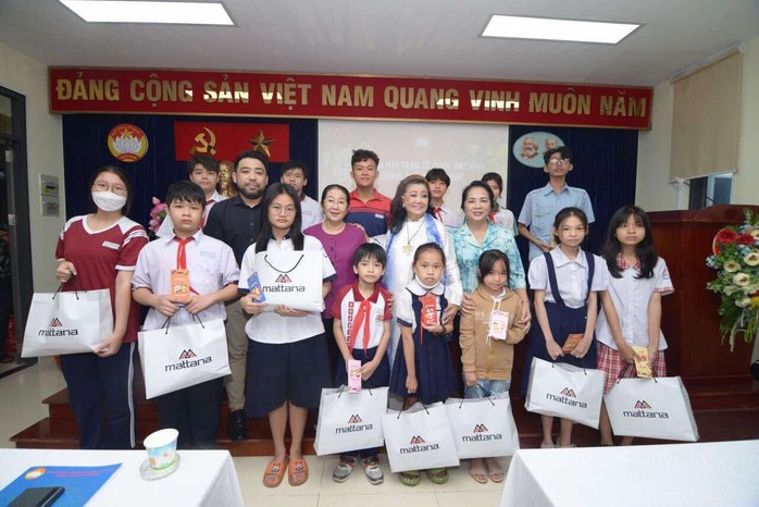 NSND Kim Cương tổ chức đợt 2 khám tổng quát cho nghệ sĩ nghèo- Ảnh 2. NSND Kim Cương tổ chức đợt 2 khám tổng quát cho nghệ sĩ nghèo- Ảnh 2.