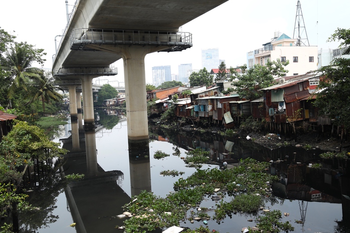Kỳ vọng "siêu đề án" di dời nhà ven kênh, rạch- Ảnh 1. Kỳ vọng "siêu đề án" di dời nhà ven kênh, rạch- Ảnh 1.