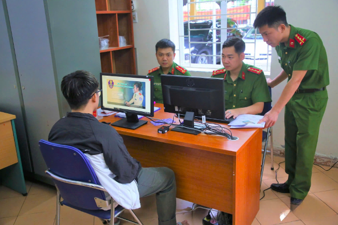 Cục CSGT nói gì về thông tin công an tiếp nhận hồ sơ cấp đổi bằng lái xe từ ngày 19-2?- Ảnh 1. Cục CSGT nói gì về thông tin công an tiếp nhận hồ sơ cấp đổi bằng lái xe từ ngày 19-2?- Ảnh 1.