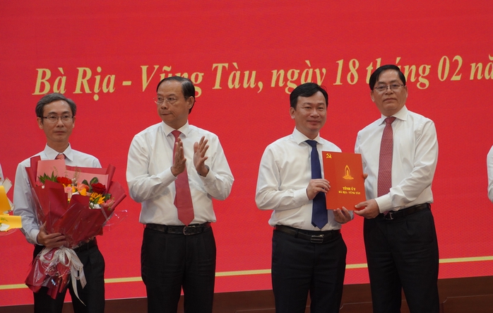 Công bố hàng loạt quyết định nhân sự chủ chốt của Bà Rịa- Vũng Tàu - Ảnh 6. Công bố hàng loạt quyết định nhân sự chủ chốt của Bà Rịa- Vũng Tàu - Ảnh 6.