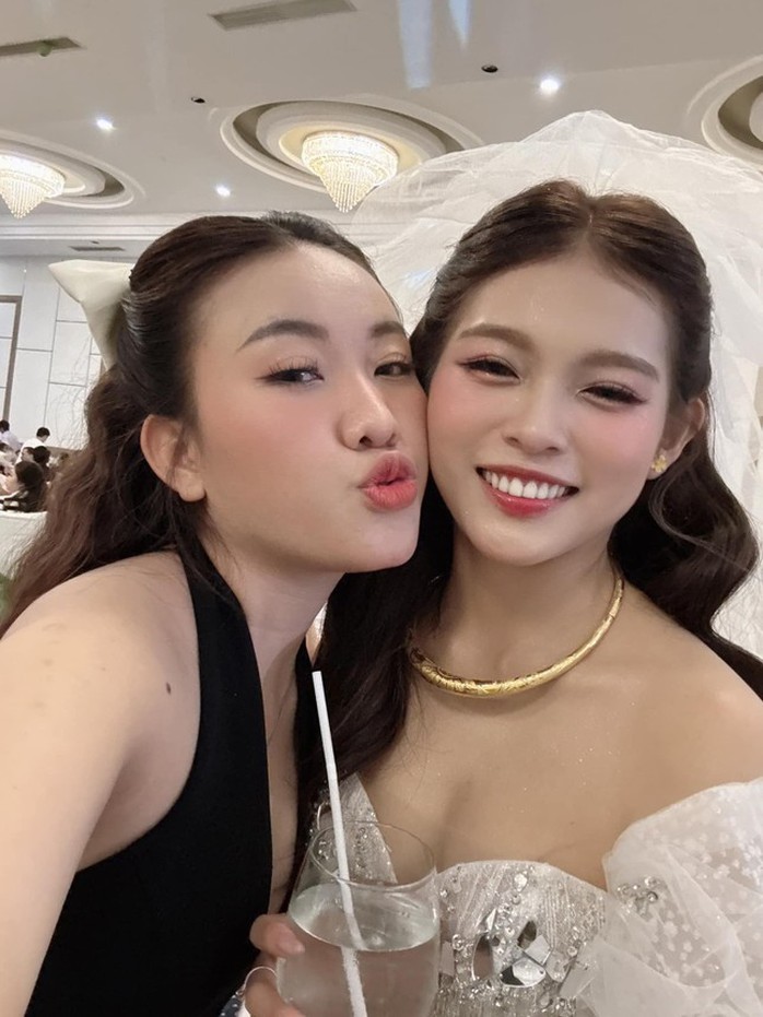 Phi Nhung "có thể mỉm cười"
- Ảnh 1. Phi Nhung "có thể mỉm cười"
- Ảnh 1.