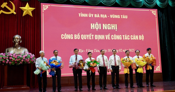 Công bố hàng loạt quyết định nhân sự chủ chốt của Bà Rịa- Vũng Tàu - Ảnh 1. Công bố hàng loạt quyết định nhân sự chủ chốt của Bà Rịa- Vũng Tàu - Ảnh 1.