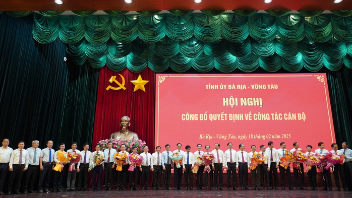 Công bố hàng loạt quyết định nhân sự chủ chốt của Bà Rịa- Vũng Tàu - Ảnh 3. Công bố hàng loạt quyết định nhân sự chủ chốt của Bà Rịa- Vũng Tàu - Ảnh 3.