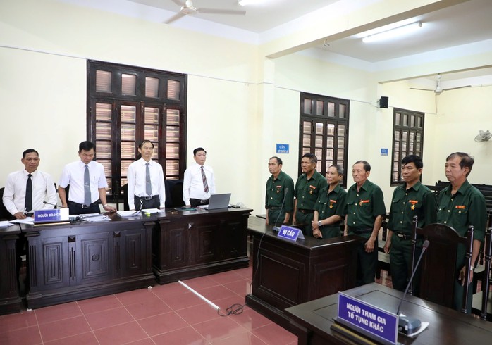 Vụ 6 cựu chiến binh kêu oan: "Chúng tôi vô tội" - Ảnh 1. Vụ 6 cựu chiến binh kêu oan: "Chúng tôi vô tội" - Ảnh 1.