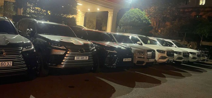 Thu giữ nhiều ô tô "siêu sang" trong đường dây lừa đảo bằng đồng năng lượng MPX- Ảnh 1. Thu giữ nhiều ô tô "siêu sang" trong đường dây lừa đảo bằng đồng năng lượng MPX- Ảnh 1.
