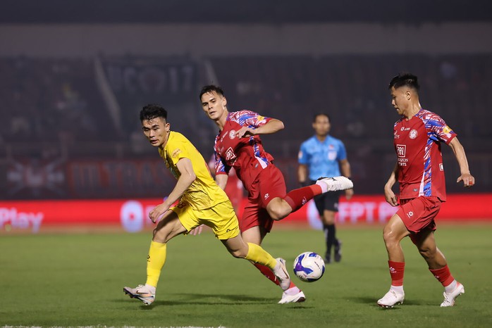 Giám đốc điều hành CLB Thanh Hóa: “Chúng tôi không hài lòng về công tác trọng tài"- Ảnh 1. Giám đốc điều hành CLB Thanh Hóa: “Chúng tôi không hài lòng về công tác trọng tài"- Ảnh 1.