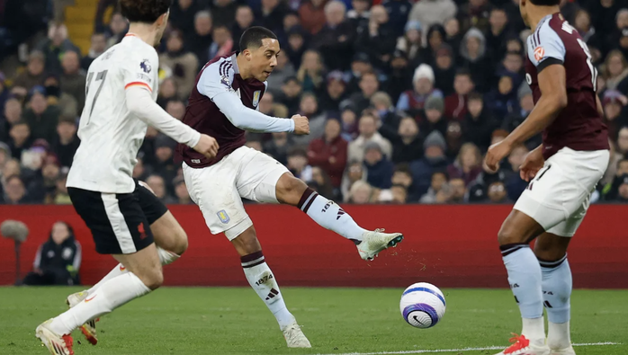 Rượt đuổi tỉ số Villa Park, Liverpool lại mất điểm ở Ngoại hạng Anh- Ảnh 3. Rượt đuổi tỉ số Villa Park, Liverpool lại mất điểm ở Ngoại hạng Anh- Ảnh 3.