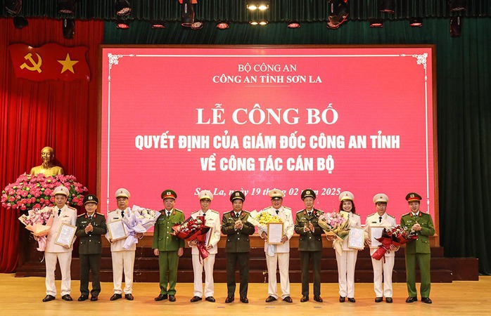 21 lãnh đạo cấp phòng, cấp huyện tại công an một tỉnh xin nghỉ hưu trước tuổi- Ảnh 1. 21 lãnh đạo cấp phòng, cấp huyện tại công an một tỉnh xin nghỉ hưu trước tuổi- Ảnh 1.