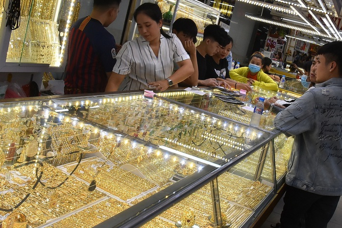 Giá vàng hôm nay, 20-2: Sụt giảm, nhà đầu tư bán chốt lời- Ảnh 1. Giá vàng hôm nay, 20-2: Sụt giảm, nhà đầu tư bán chốt lời- Ảnh 1.