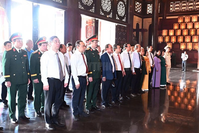 TP HCM dâng hương, dâng hoa tại Khu lịch sử truyền thống cách mạng Sài Gòn - Chợ Lớn - Gia Định- Ảnh 2.