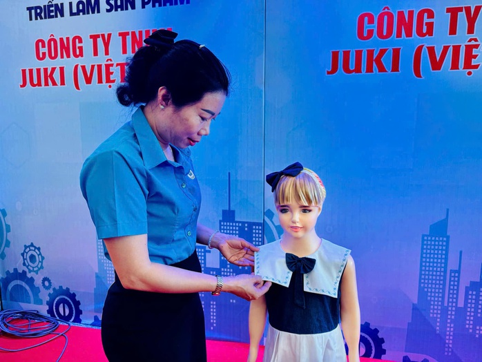 Tận tụy, dấn thân vì việc chung- Ảnh 1. Tận tụy, dấn thân vì việc chung- Ảnh 1.