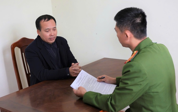 Công an thông tin vụ tài xế ôtô bị 2 anh em ruột hành hung tại phà Cồn Nhất- Ảnh 2. Công an thông tin vụ tài xế ôtô bị 2 anh em ruột hành hung tại phà Cồn Nhất- Ảnh 2.