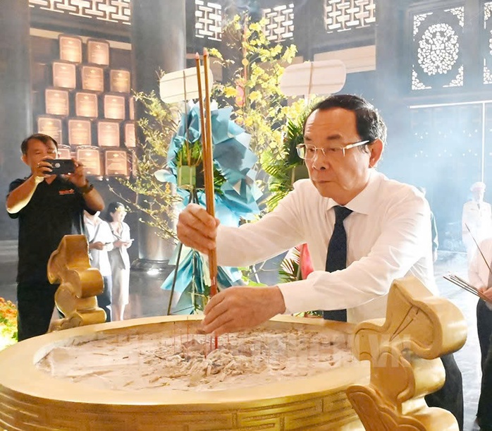 TP HCM dâng hương, dâng hoa tại Khu lịch sử truyền thống cách mạng Sài Gòn - Chợ Lớn - Gia Định- Ảnh 1.