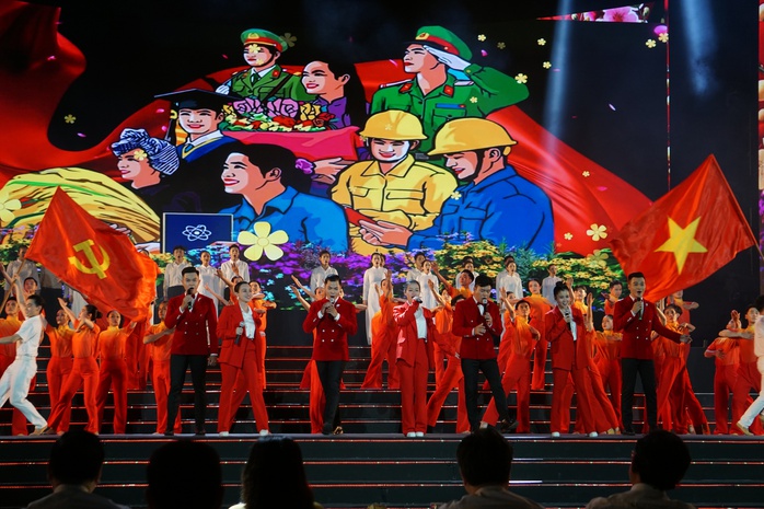 Hoành tráng và rực rỡ chương trình nghệ thuật "Việt Nam khát vọng hùng cường"- Ảnh 6.