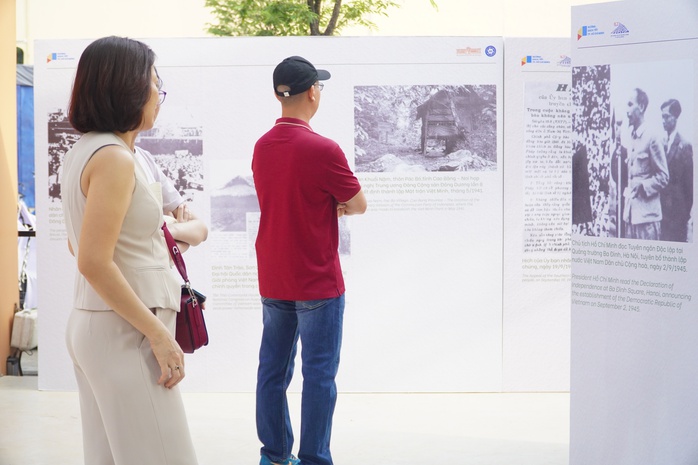 Lễ hội Đường Sách Tết Ất Tỵ 2025 thu hút trên 1 triệu lượt khách- Ảnh 14. Lễ hội Đường Sách Tết Ất Tỵ 2025 thu hút trên 1 triệu lượt khách- Ảnh 14.