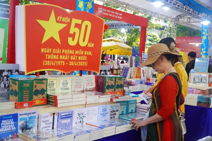 Lễ hội Đường Sách Tết Ất Tỵ 2025 thu hút trên 1 triệu lượt khách- Ảnh 16. Lễ hội Đường Sách Tết Ất Tỵ 2025 thu hút trên 1 triệu lượt khách- Ảnh 16.