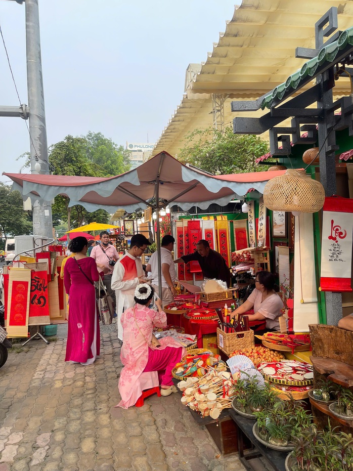 Cuộc thi viết "TẾT THỜI SỐ": Không khí Tết từ đời đến mạng xã hội- Ảnh 3. Cuộc thi viết "TẾT THỜI SỐ": Không khí Tết từ đời đến mạng xã hội- Ảnh 3.